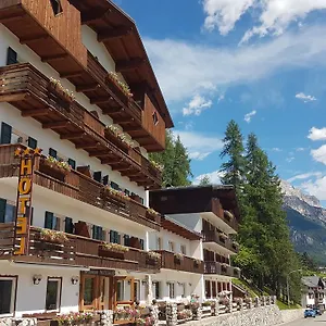 des-alpes-cortina-dampezzo.hotelinveneto.com/